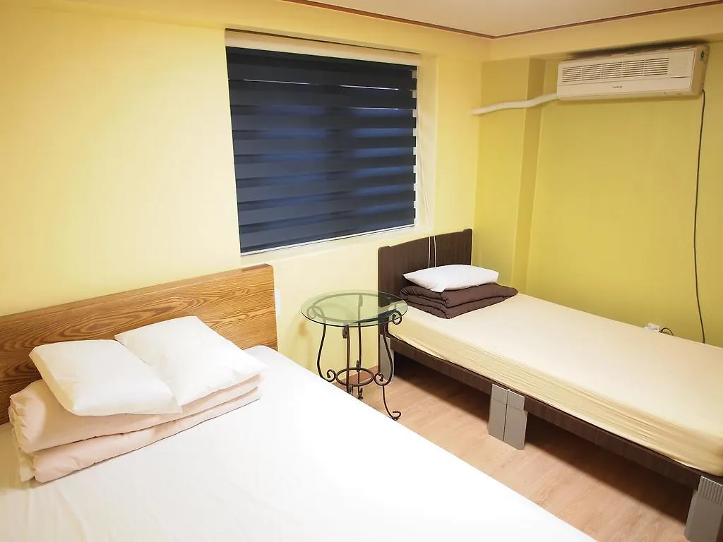 Shinchon Hostel Seoul 0*,